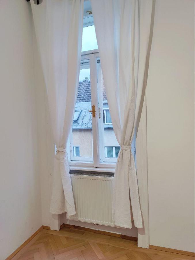 Central Mariahilfer Apartment 4 Min To The City Shopping Center And Schoenbrunn Palace Viena Exterior foto