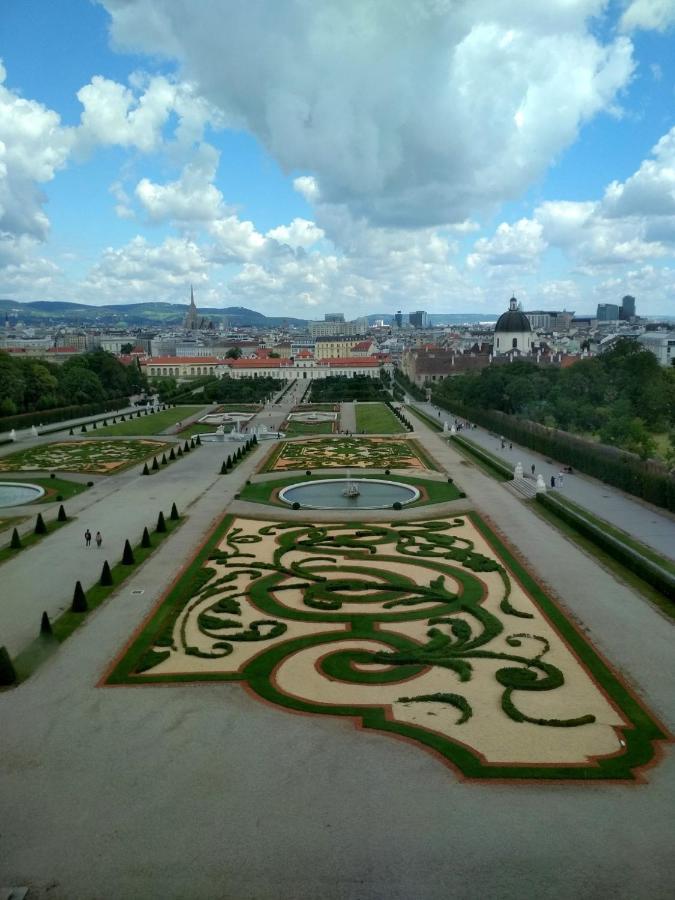 Central Mariahilfer Apartment 4 Min To The City Shopping Center And Schoenbrunn Palace Viena Exterior foto