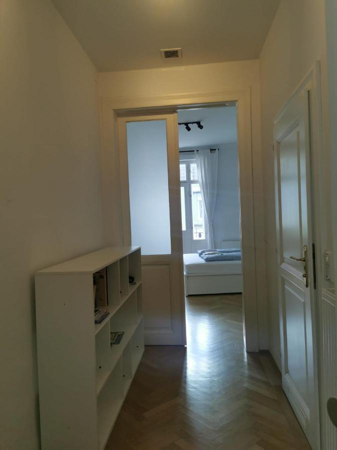 Central Mariahilfer Apartment 4 Min To The City Shopping Center And Schoenbrunn Palace Viena Exterior foto