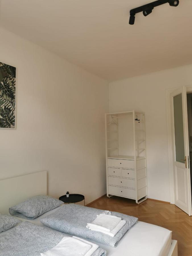 Central Mariahilfer Apartment 4 Min To The City Shopping Center And Schoenbrunn Palace Viena Exterior foto