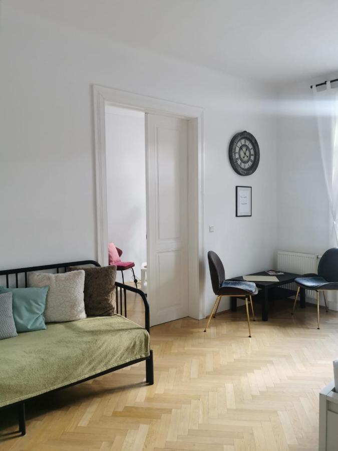Central Mariahilfer Apartment 4 Min To The City Shopping Center And Schoenbrunn Palace Viena Exterior foto