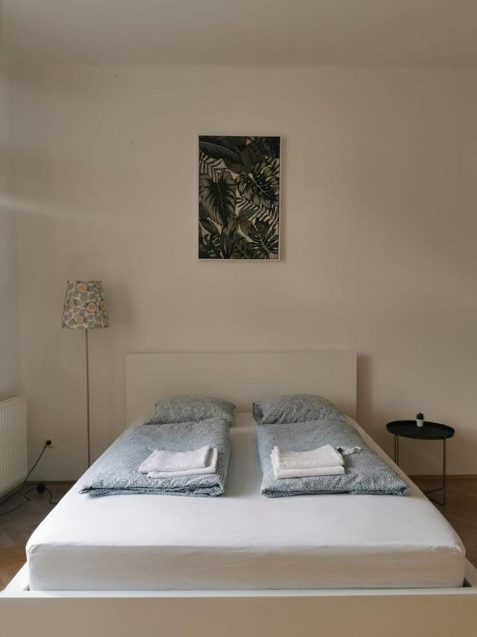 Central Mariahilfer Apartment 4 Min To The City Shopping Center And Schoenbrunn Palace Viena Exterior foto