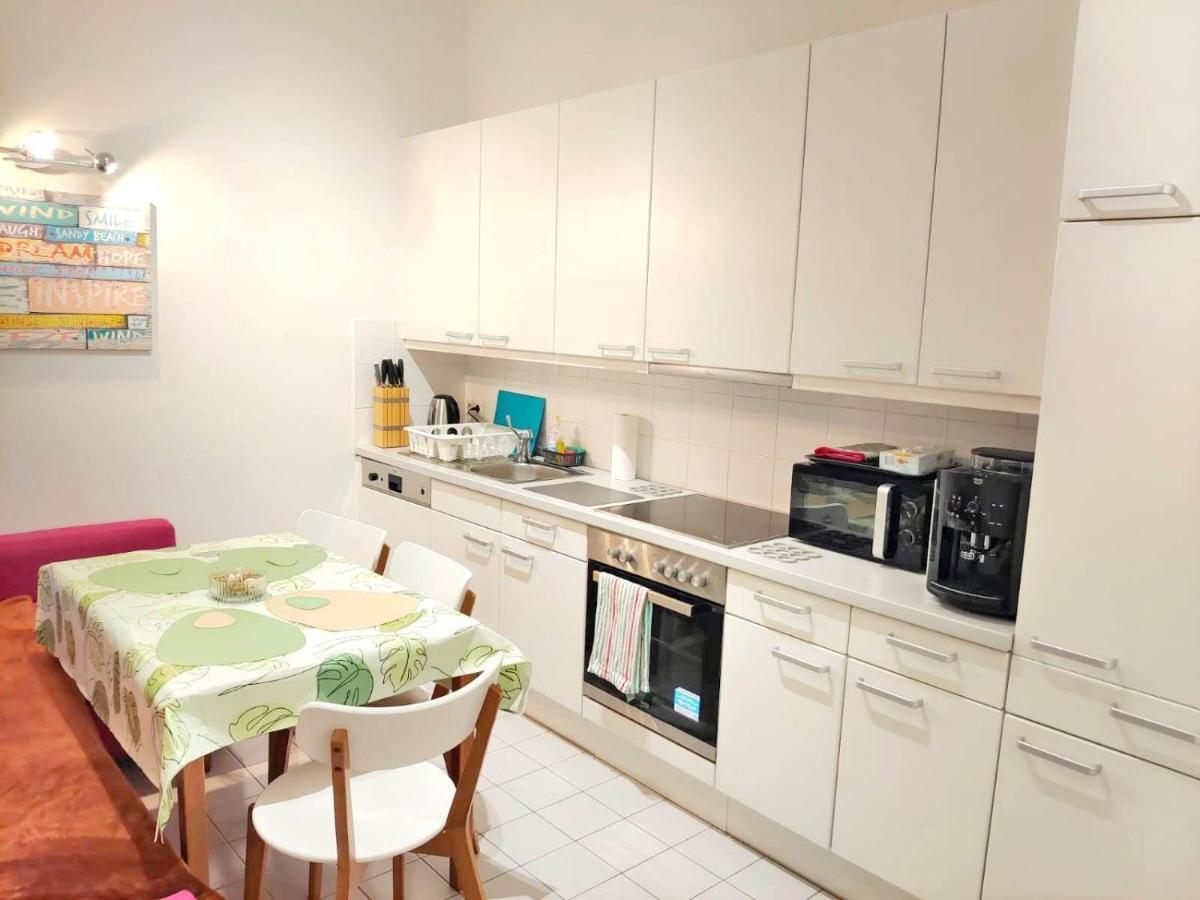 Central Mariahilfer Apartment 4 Min To The City Shopping Center And Schoenbrunn Palace Viena Exterior foto